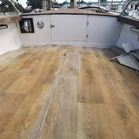 Botel La Perla Nera Ormeggiata *
